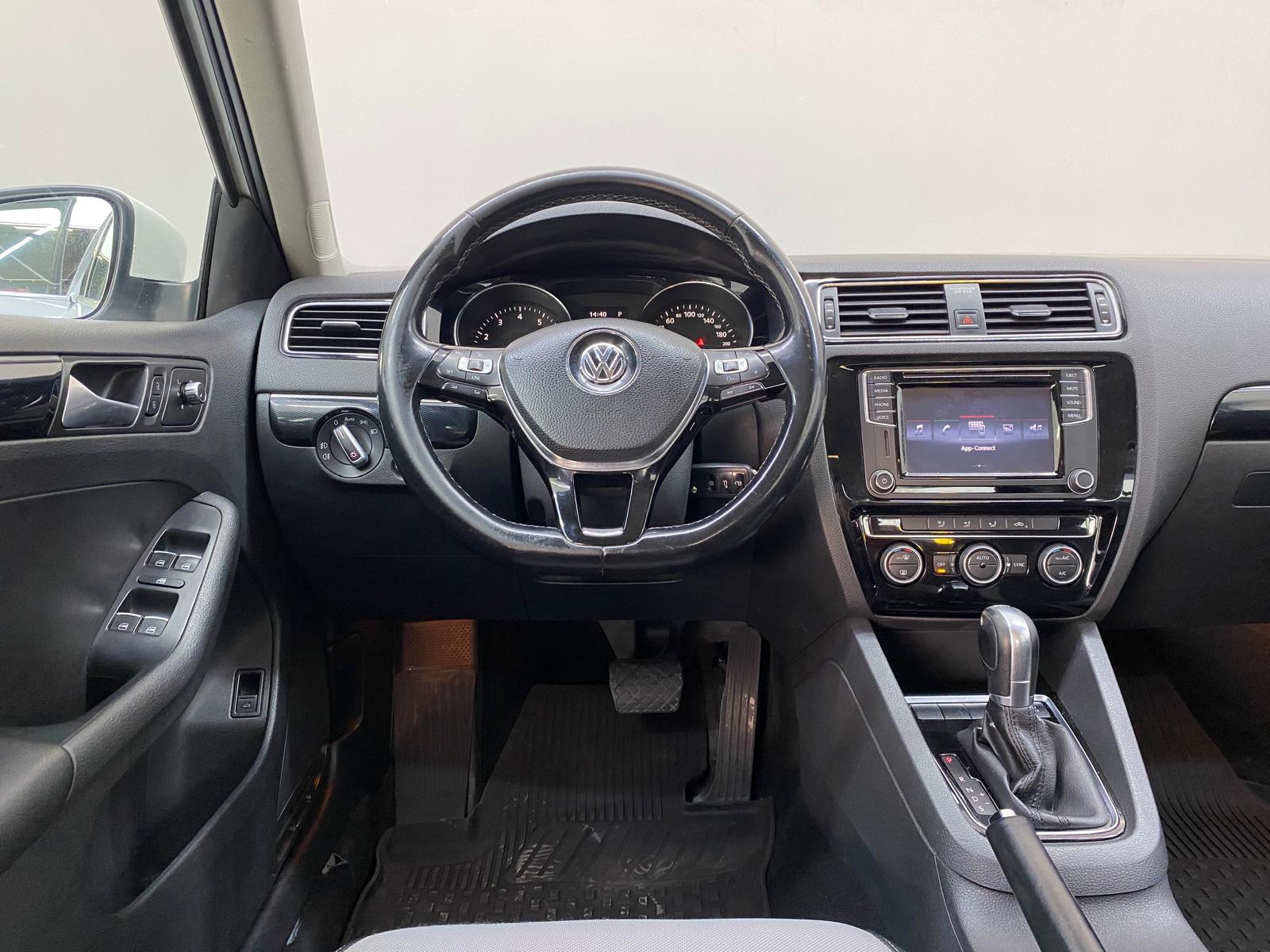 VOLKSWAGEN JETTA 18